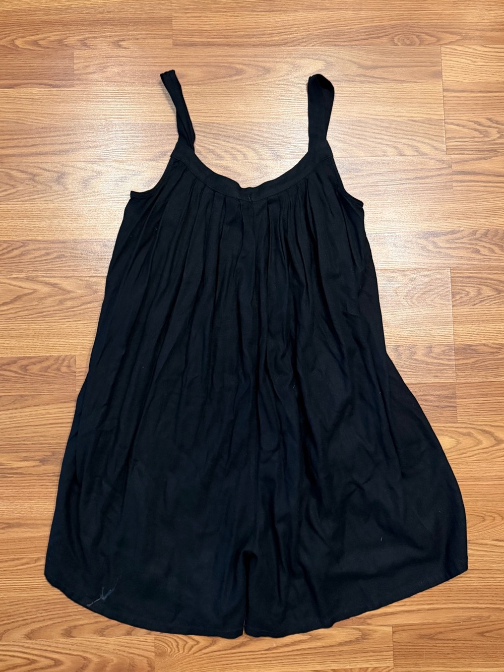 Black Pleated Loose Romper Size Large NWT